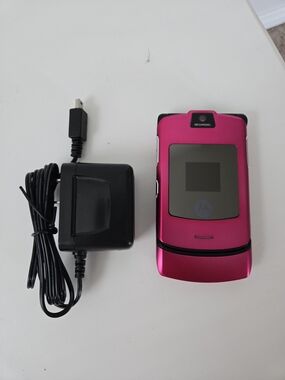 Motorola Pink Flip Phone with Charger